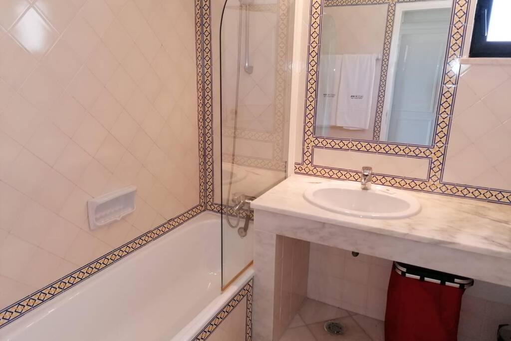 Luxury Modern T2 Ocean View - Free Parking - Pool Apartamento